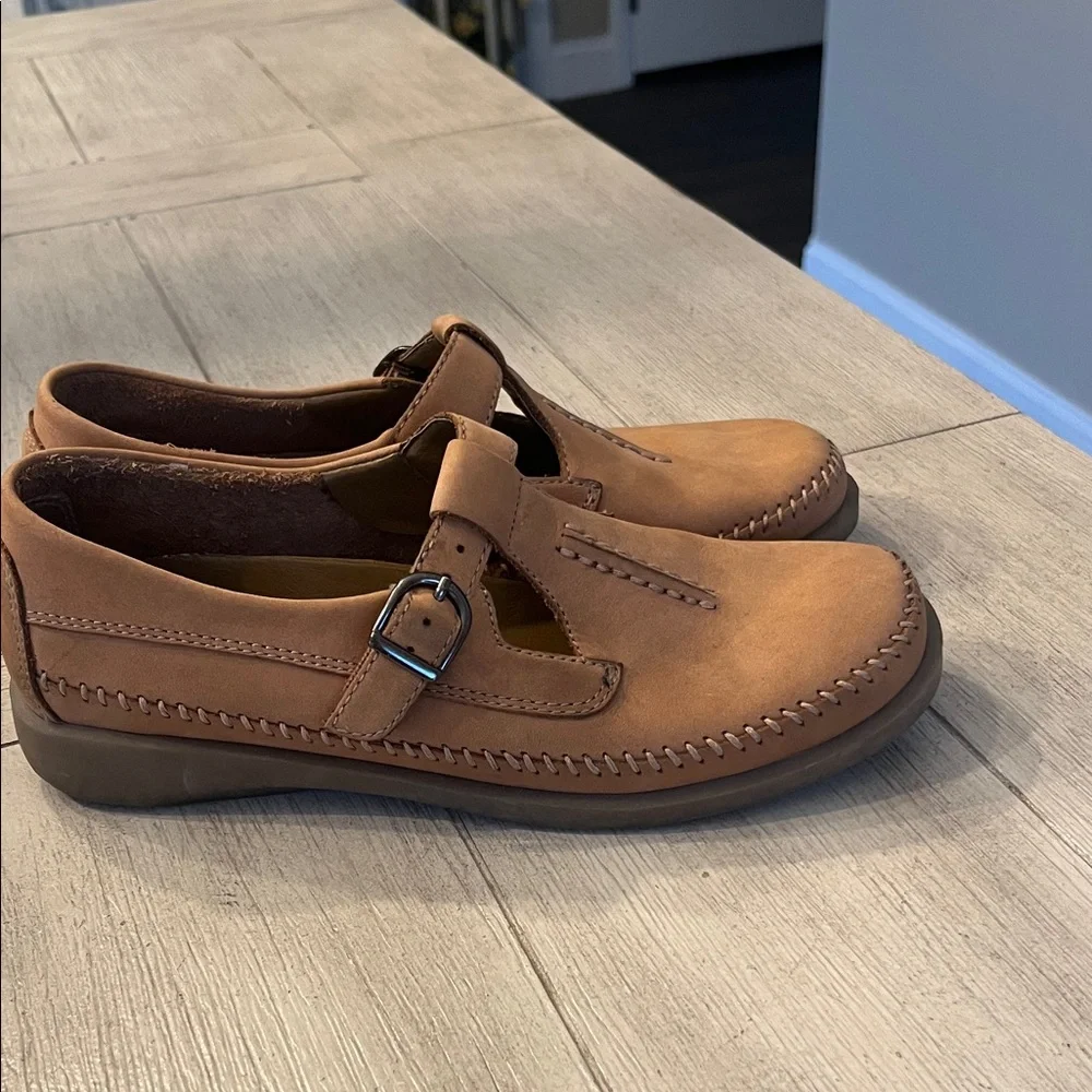 Dex Women's Tan Loafers - Picture 2 of 6